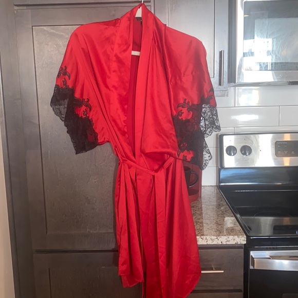 Natori Red Robe - Picture 2 of 5